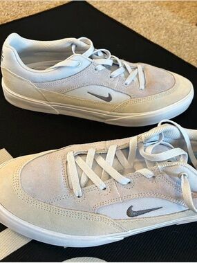 Nike Low-Top Sneakers in Light Gray and White